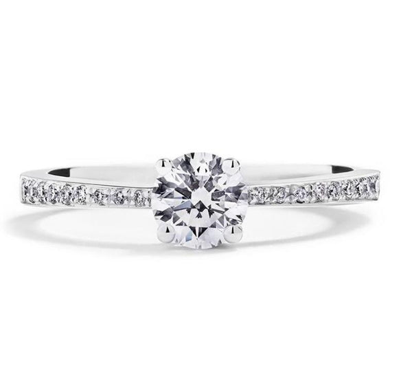 Copenhagen Dream solitairering i 18 kt. hvidguld prydet med 0,40 ct. Top Wesselton(G)/VS diamant flankeret af 22 brillanter, i alt 0,10 ct. Top Wesselton/VS. Fås også i 18. kt. gulguld. GIA certifikat medfølger.