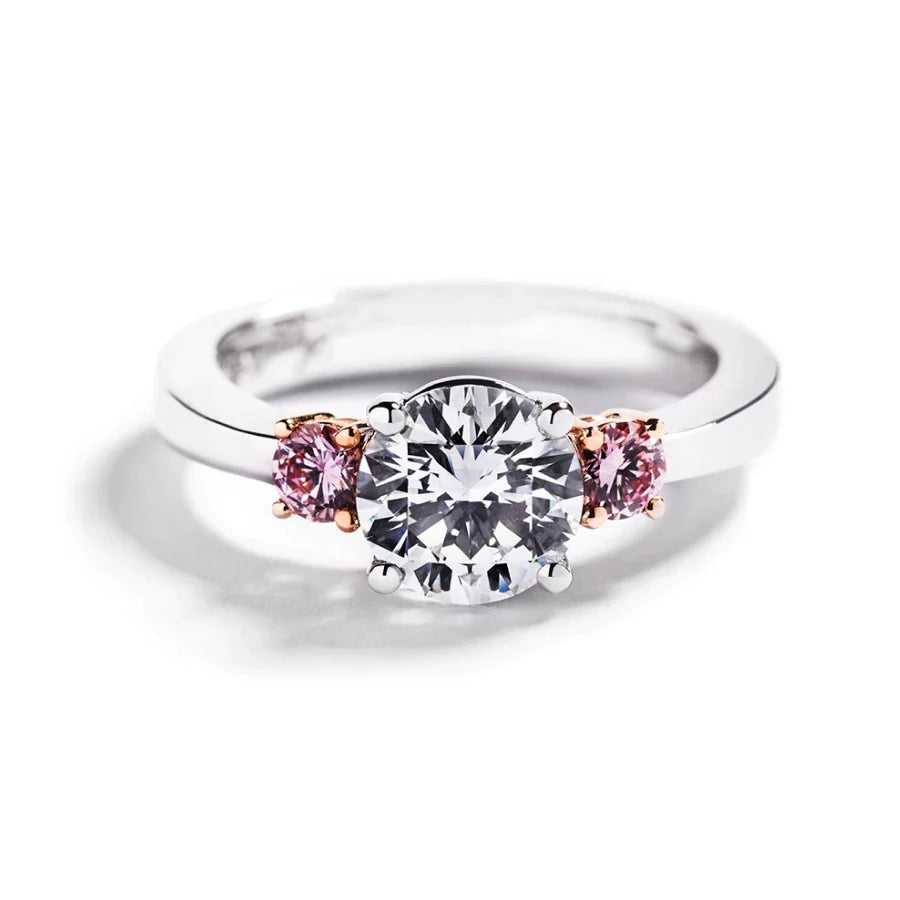 Hartmann's trestensring i 18 kt. hvidguld med brillant og Argyle Pink diamanter