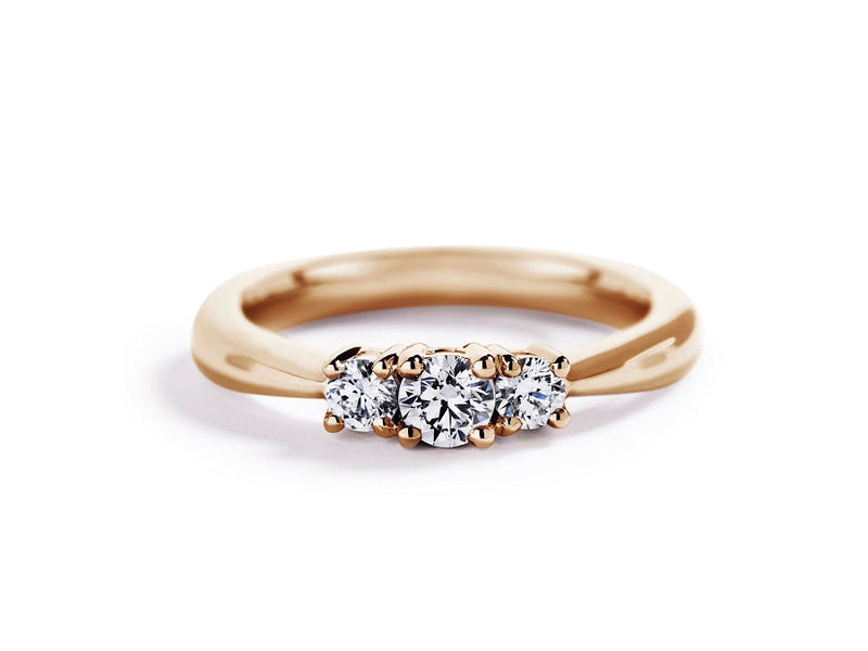 3 stens diamantring med ovale diamanter