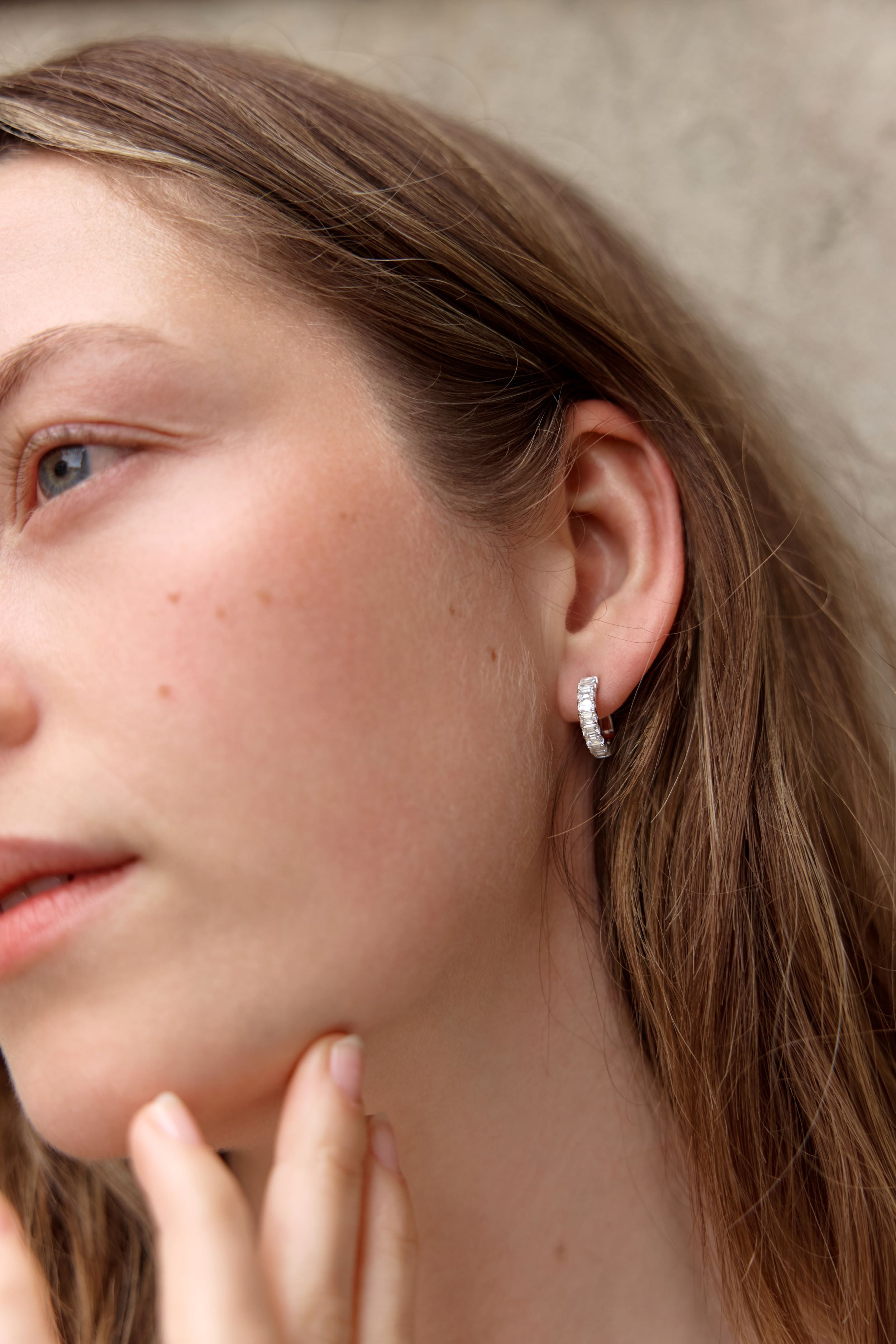 Creoler med i alt 1,53 ct. smaragdslebne diamanter