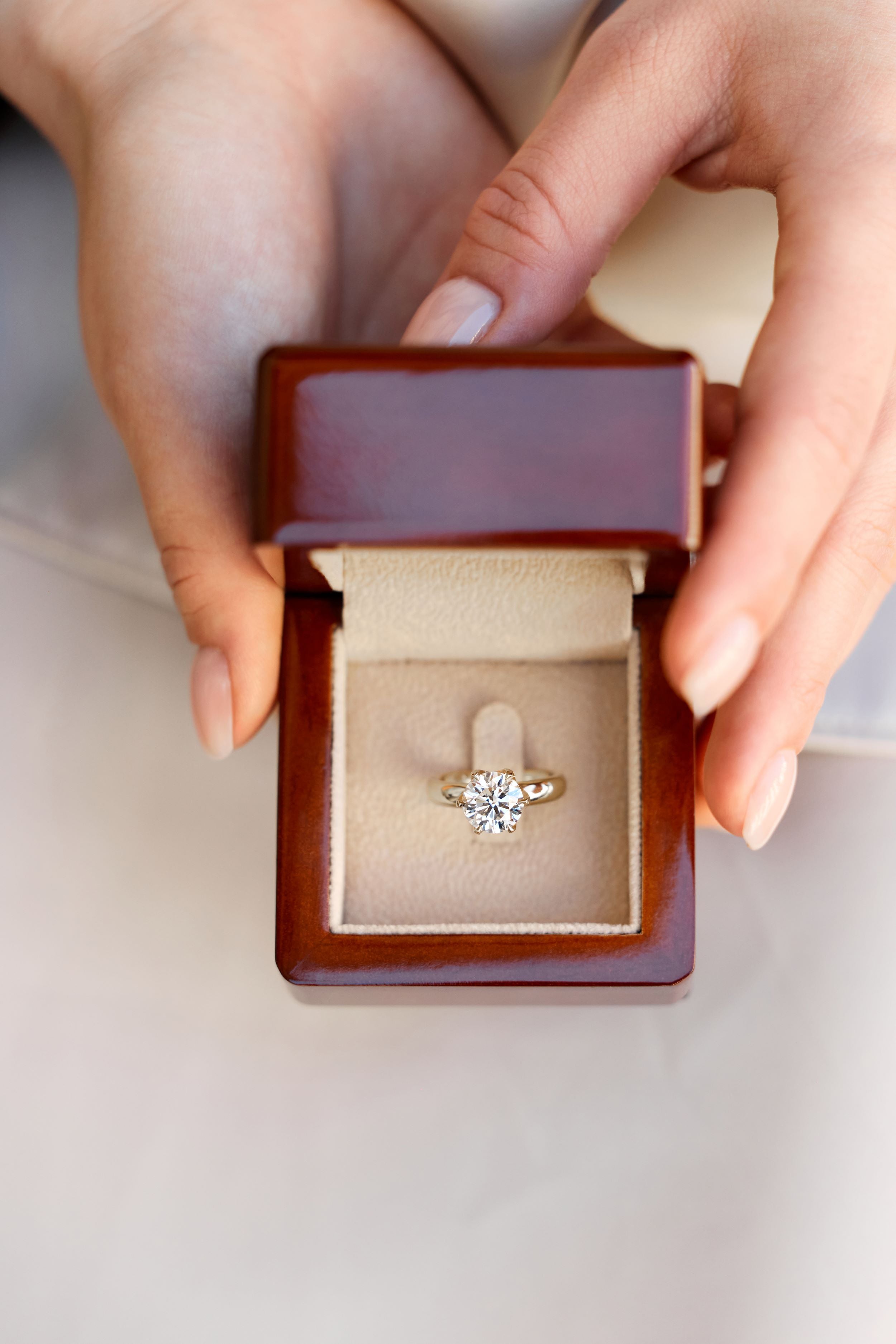 Copenhagen Star solitairering med 3,00 ct. brillant og pavé brillanter
