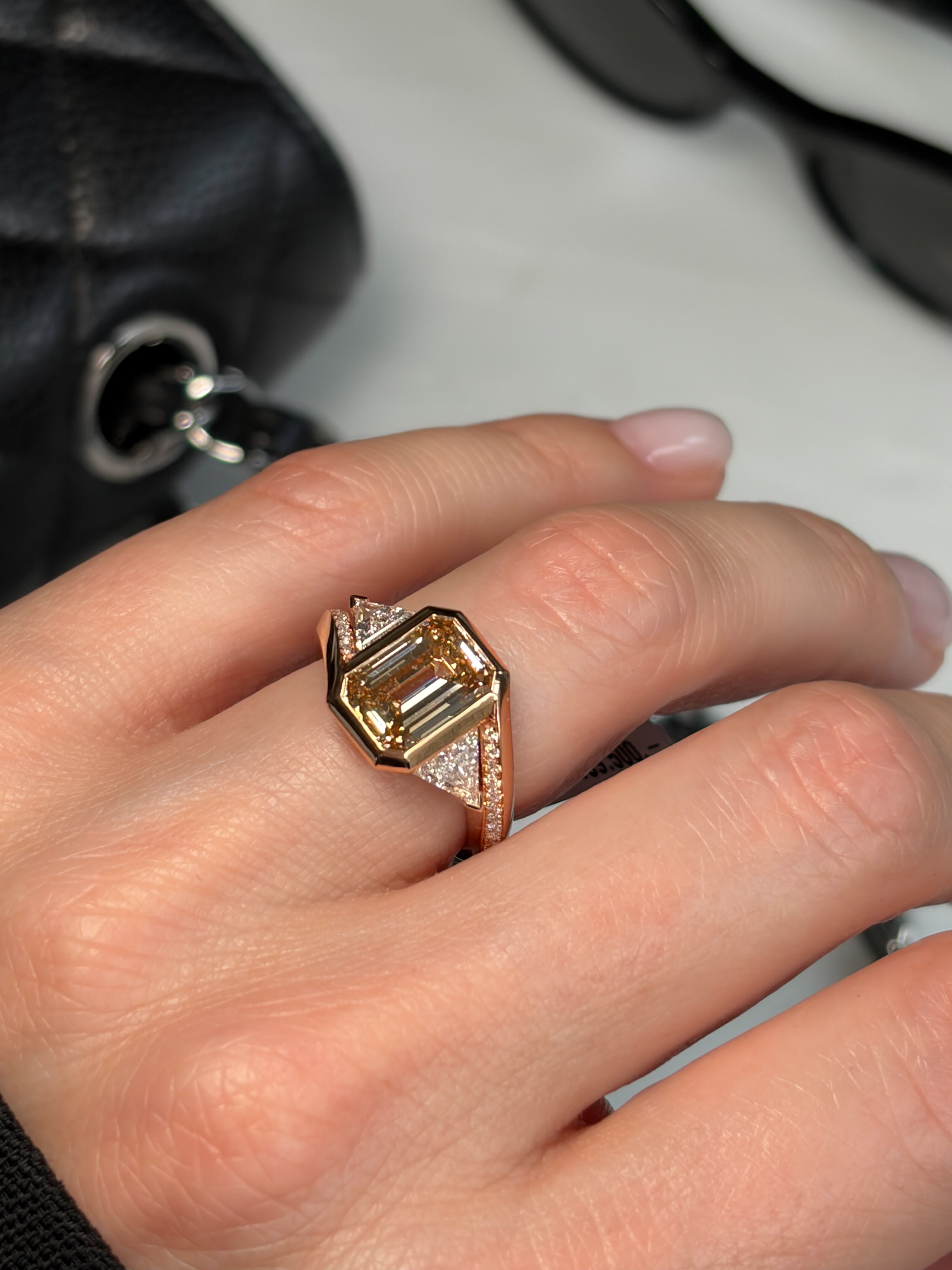 Ring i 18 kt. rosaguld med 3,05 ct. champagne diamant