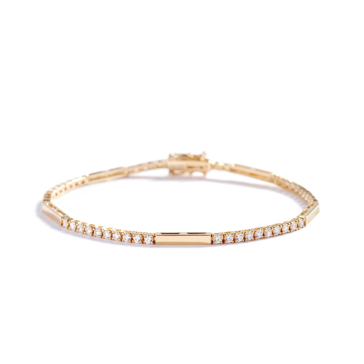 Armbånd i 18 kt. gulguld prydet med 50 Top Wesselton/VVS-VS brillanter, i alt 1,31 ct. Fås også i 18 kt. hvidguld.