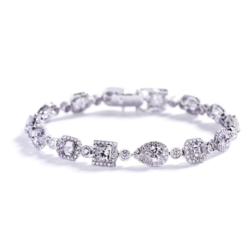 Armbånd i 18 kt. hvidguld med 7,23 ct. Fancy Cut diamanter