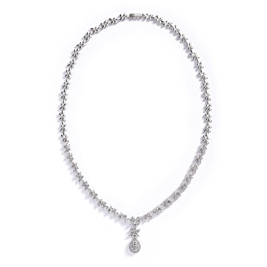 Diamantcollier med 5,47 ct. Fancy Cut diamanter