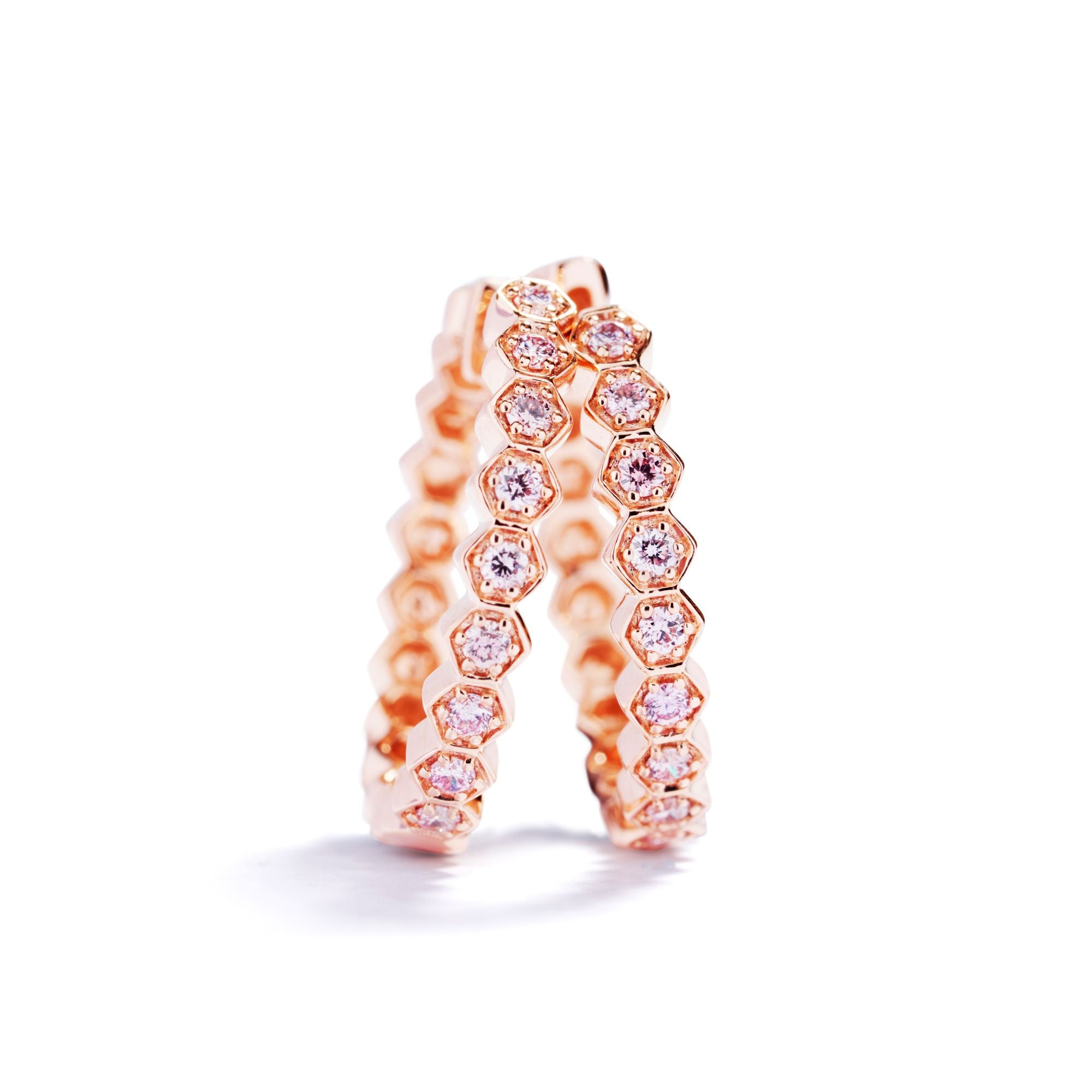 Creoler med i alt 0,28 ct. Argyle Pink brillanter