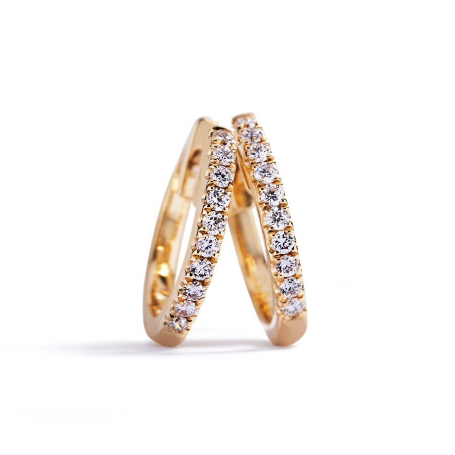 Creoler i gulguld med 0,20 ct. diamanter