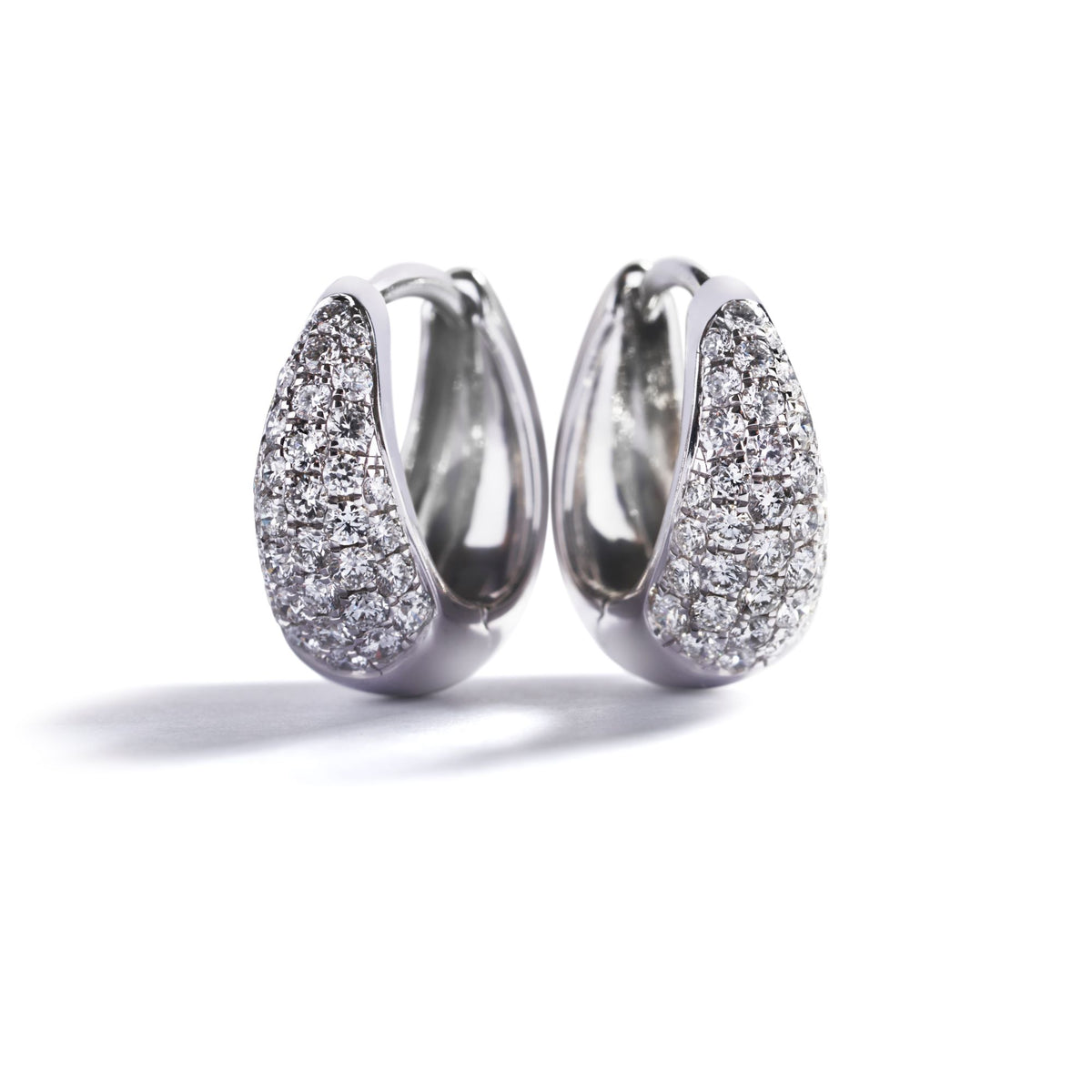 Creoler i 18 kt. hvidguld med i alt 0,61 ct. brillanter