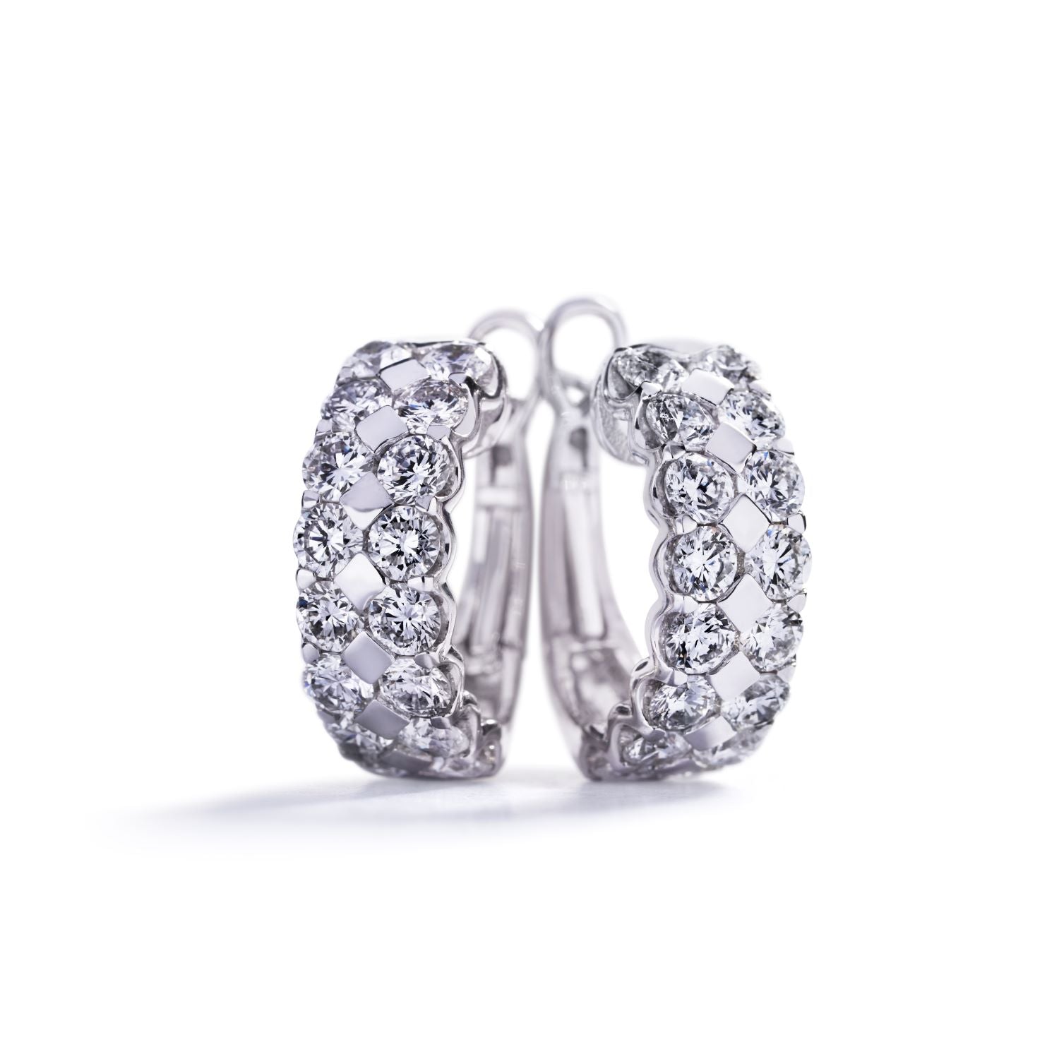 Creoler i 18 kt. hvidguld med i alt 2,00 ct. brillanter