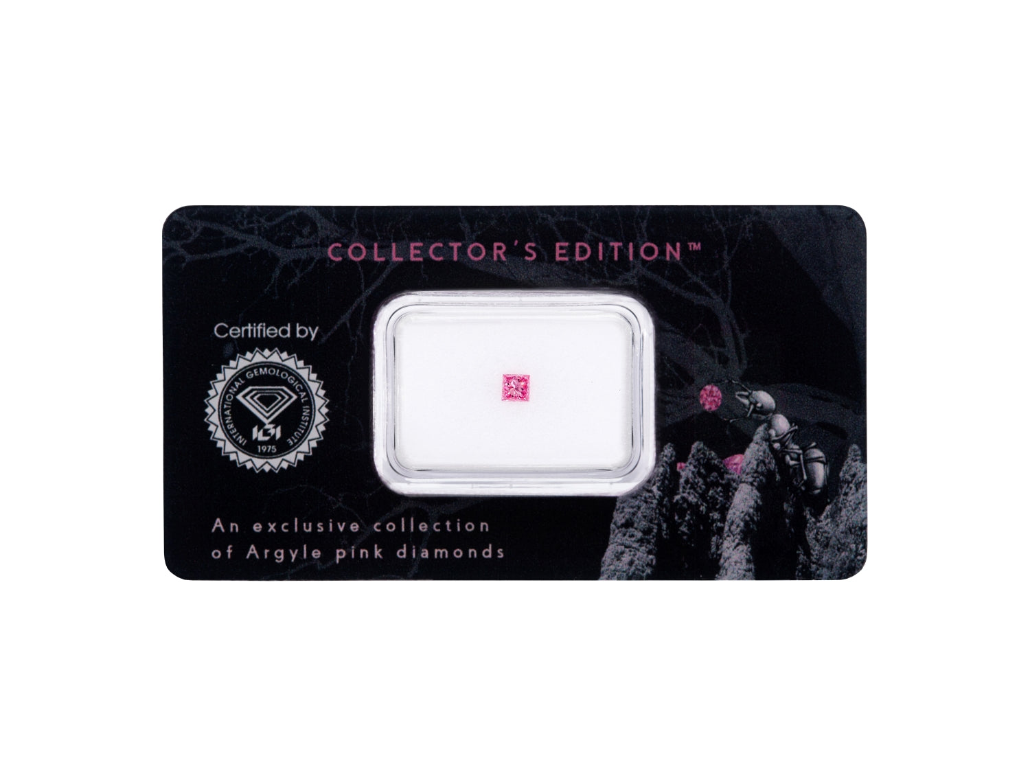 "Argyle Pink Collector's Edition" - udsøgte, håndplukkede Argyle Pink og Argyle Blå diamanter i forsegling med certifikat fra International Gemological Institute.                                                                                                                                                                                    Denne pakke indeholder 1 diamant; 1 stk. Natural Fancy Vivid Purplish Pink/SI2 diamant, i alt 0,03 ct. 
