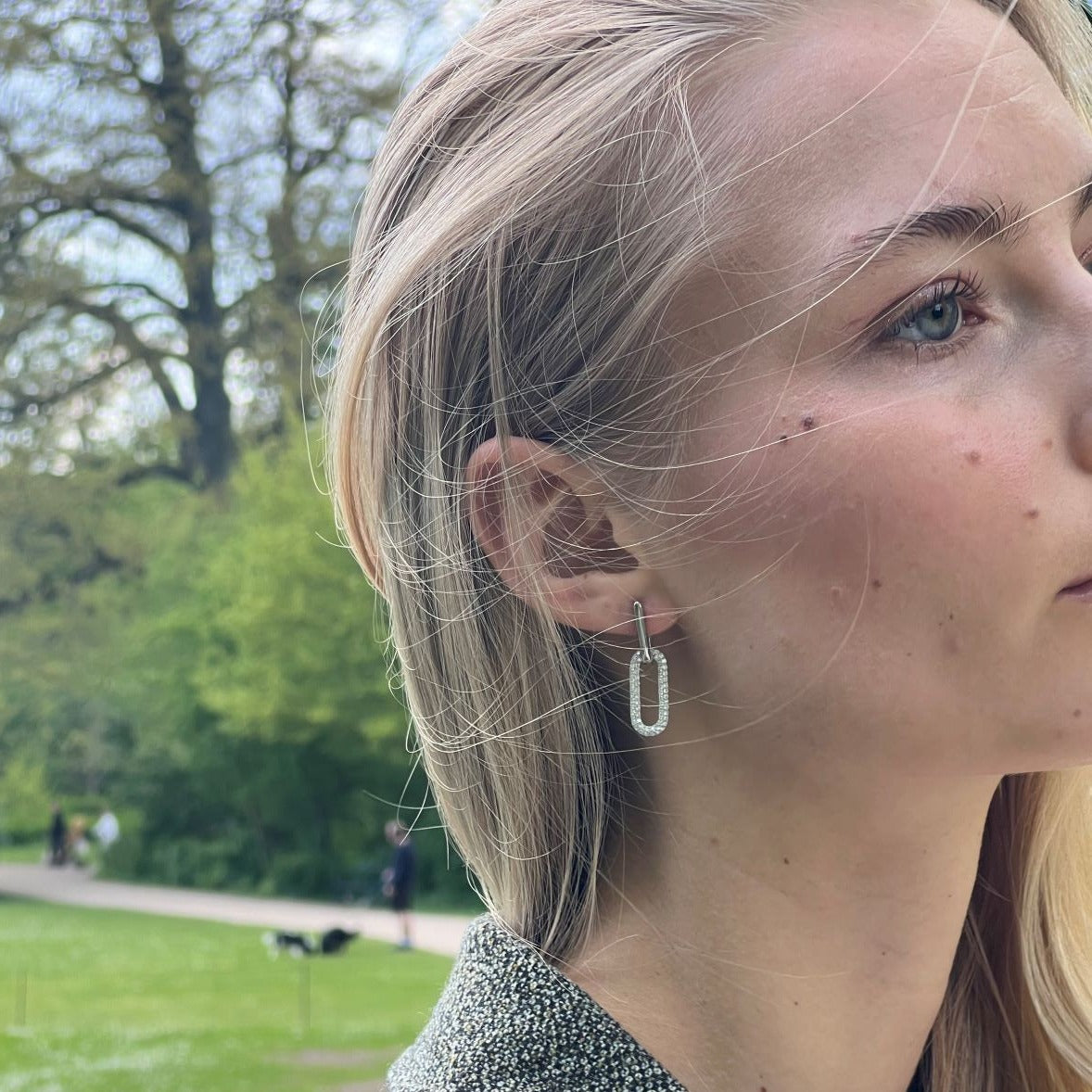 Copenhagen Square creoler i 18 kt. hvidguld med i alt 0,94 ct. brillanter