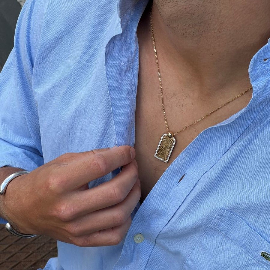 Dog tag i 18 kt. gulguld med 0,60 ct. brillanter