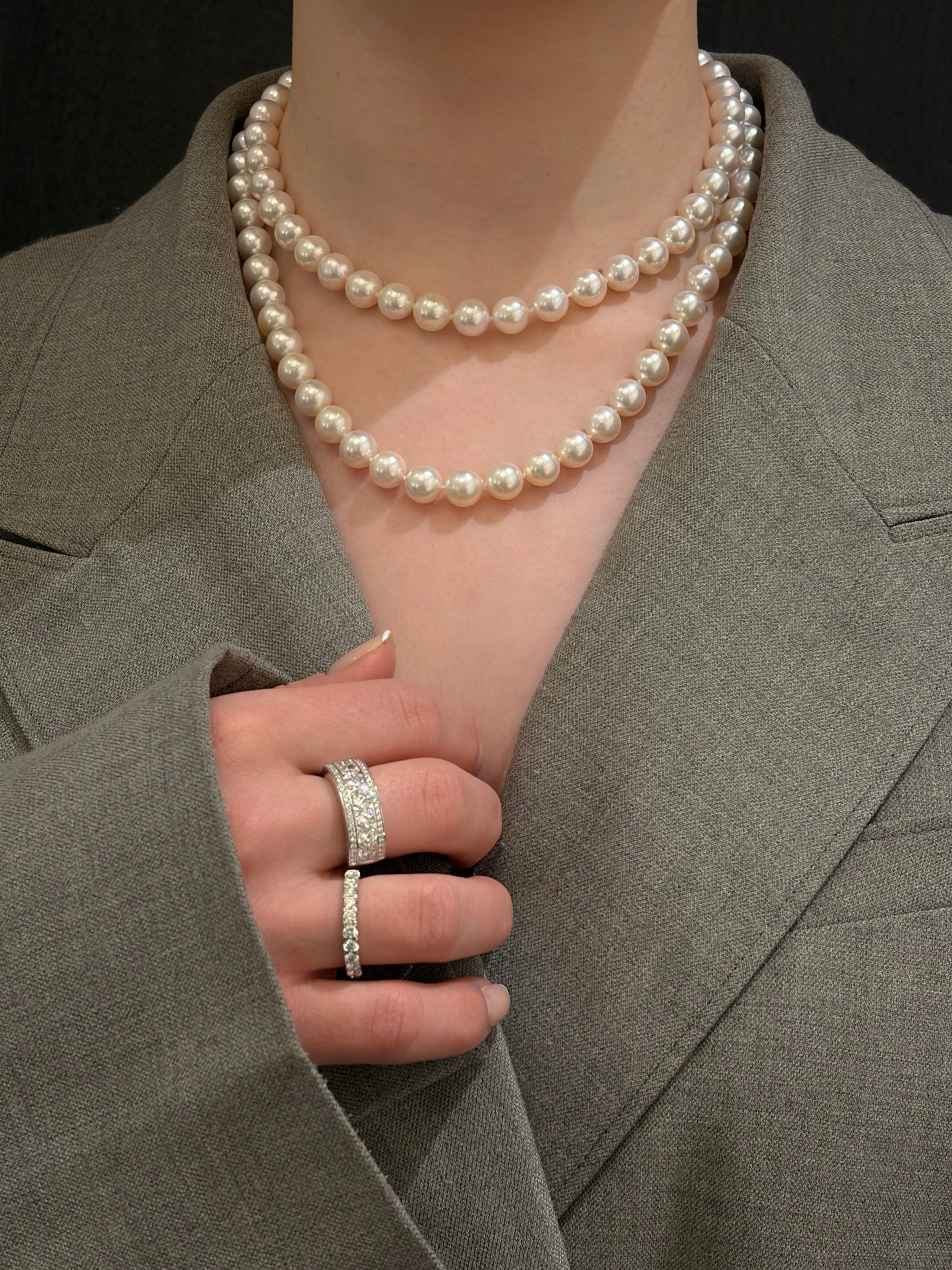 Halskæde med 45 Akoya kulturperler 9,0-9,5 mm og med skjult lås