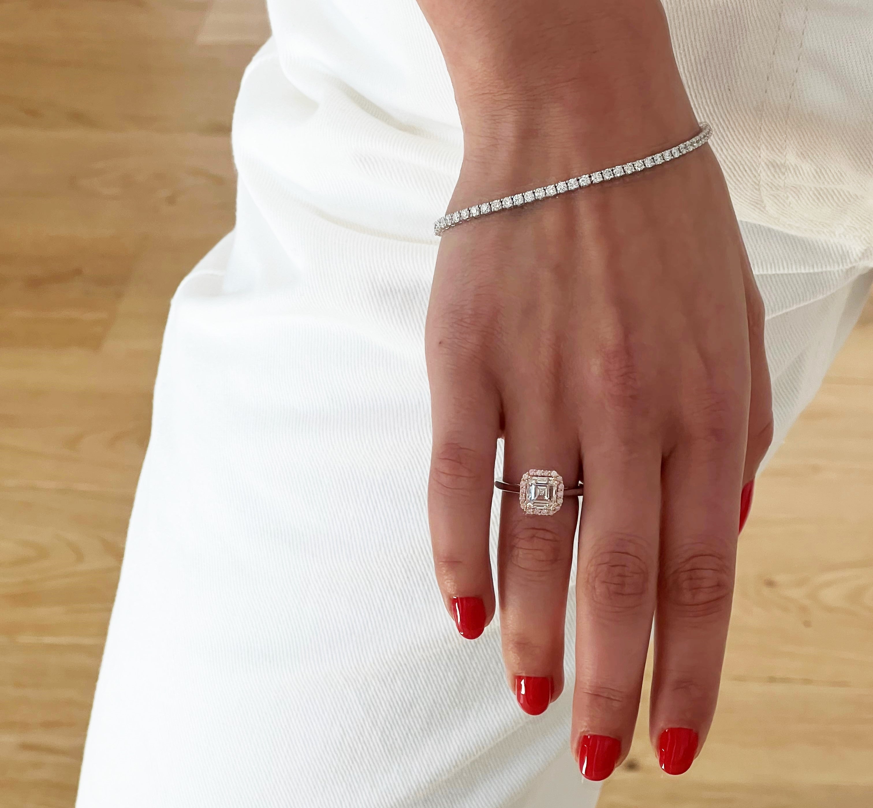 Rosetring i 18 kt. hvidguld fra Hartmann's med Argyle Pink diamanter 