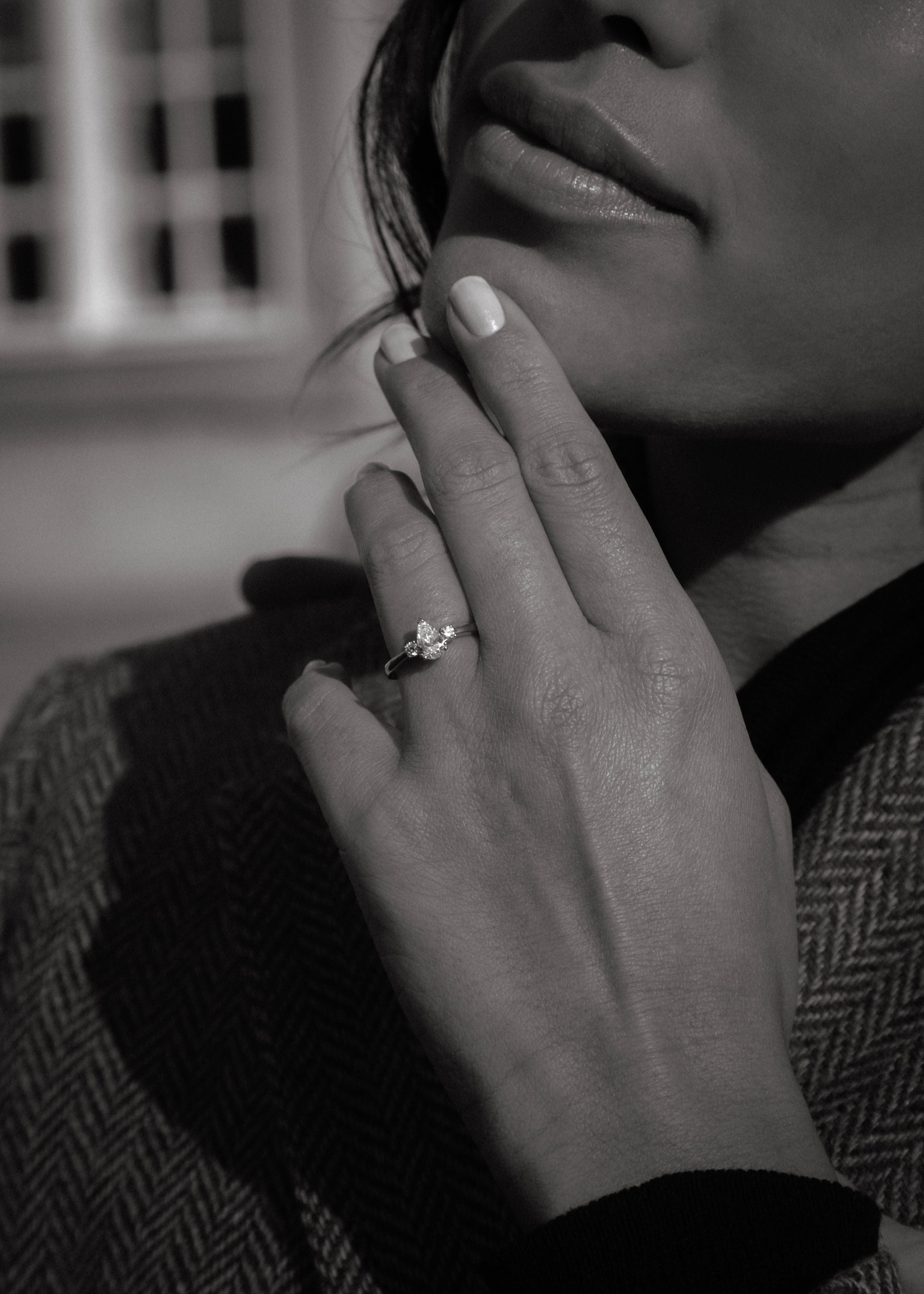Fancy Love 3-stensring med 0,30 ct. dråbesleben diamant