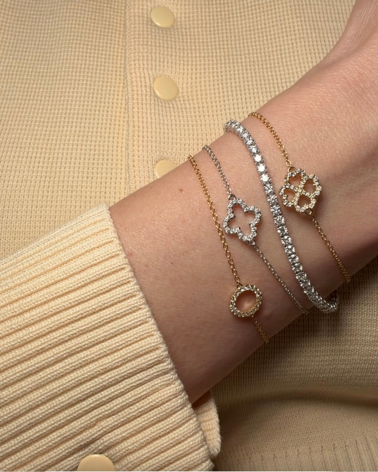 Diamant armbånd i 18 kt. hvidguld med 0,12 ct. brillanter