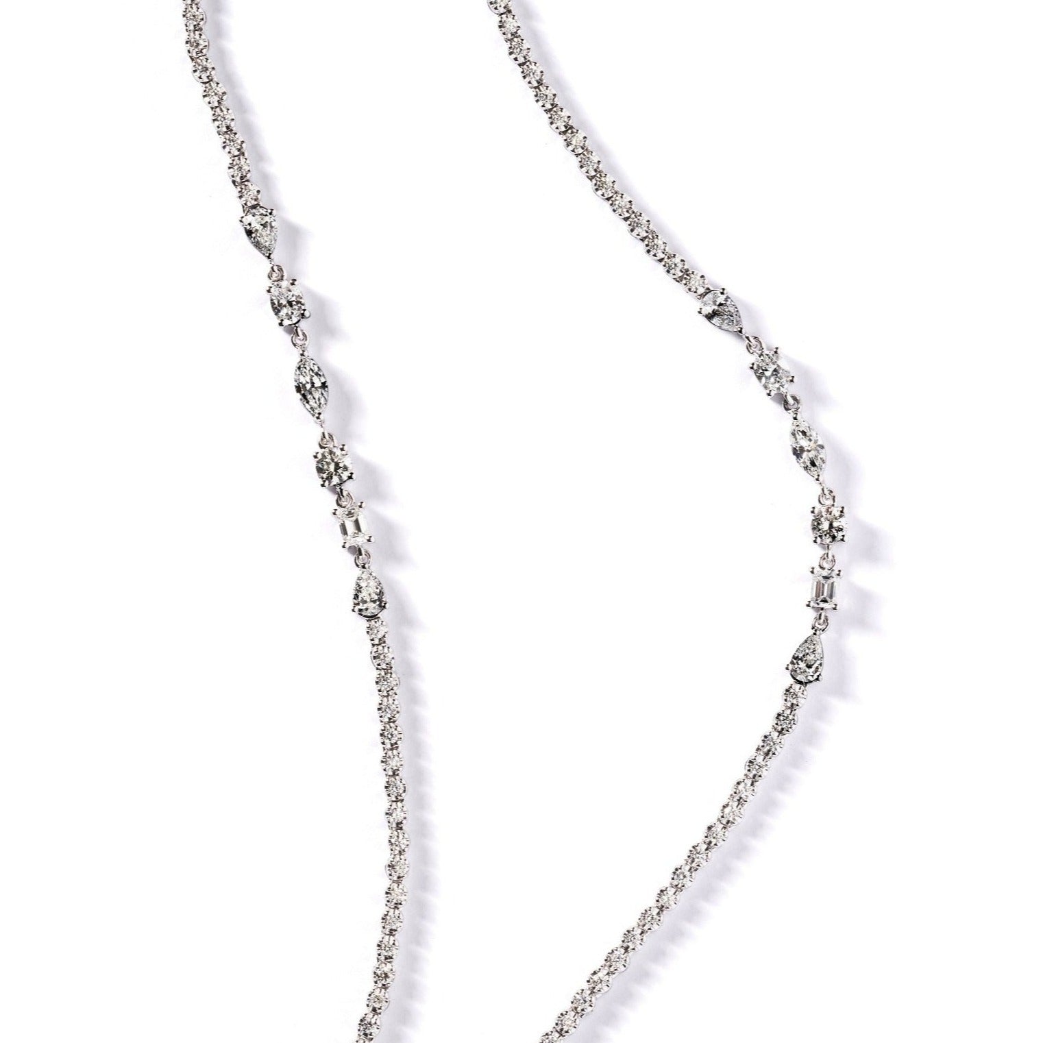 Halskæde i 18 kt. hvidguld med 3,27 ct. fancy cut diamanter og 2,78 ct. brillanter