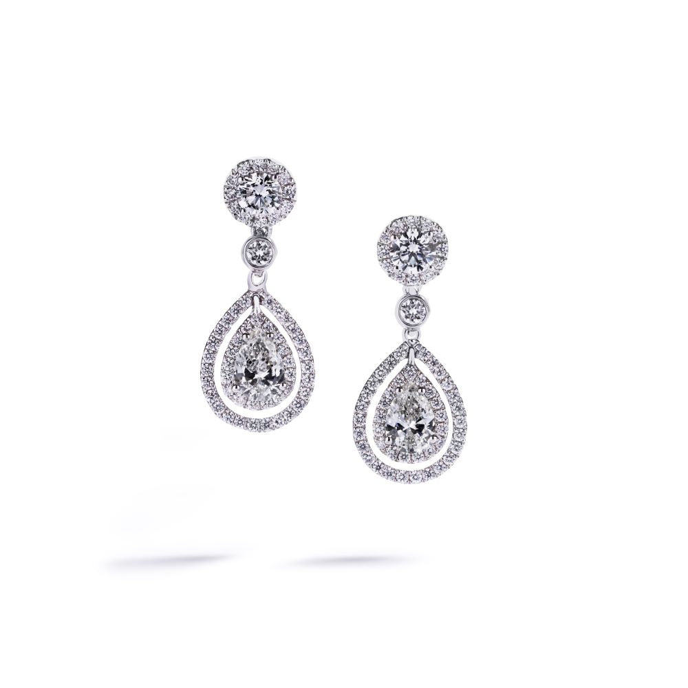Ørehængere i 18 kt. hvidguld med i alt 1,04 ct. diamanter