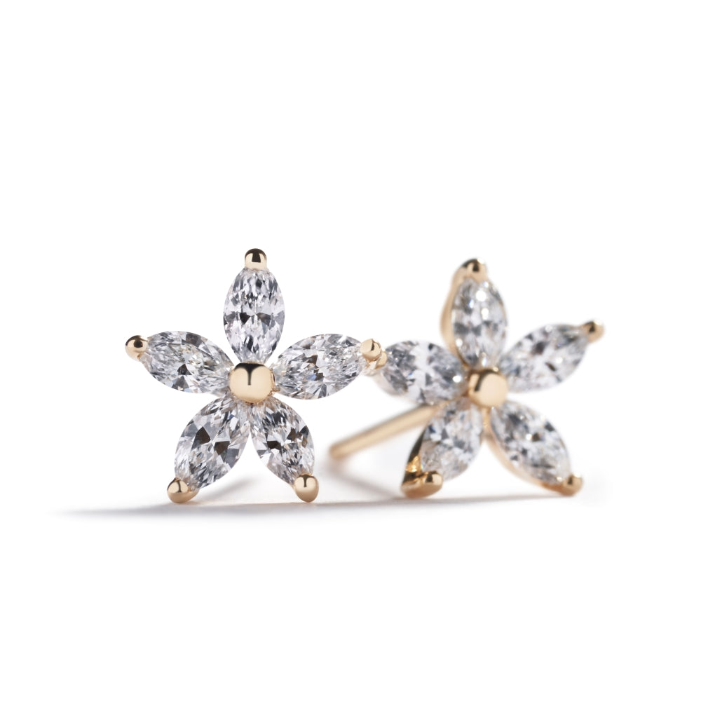 Ørestikker i 18 kt. gulguld prydet med 10 marquiseslebne
Top Wesselton/VVS-VS diamanter, i alt 0,30 ct.

Fås også i 18 kt. hvidguld.

Vælg variant ved køb.