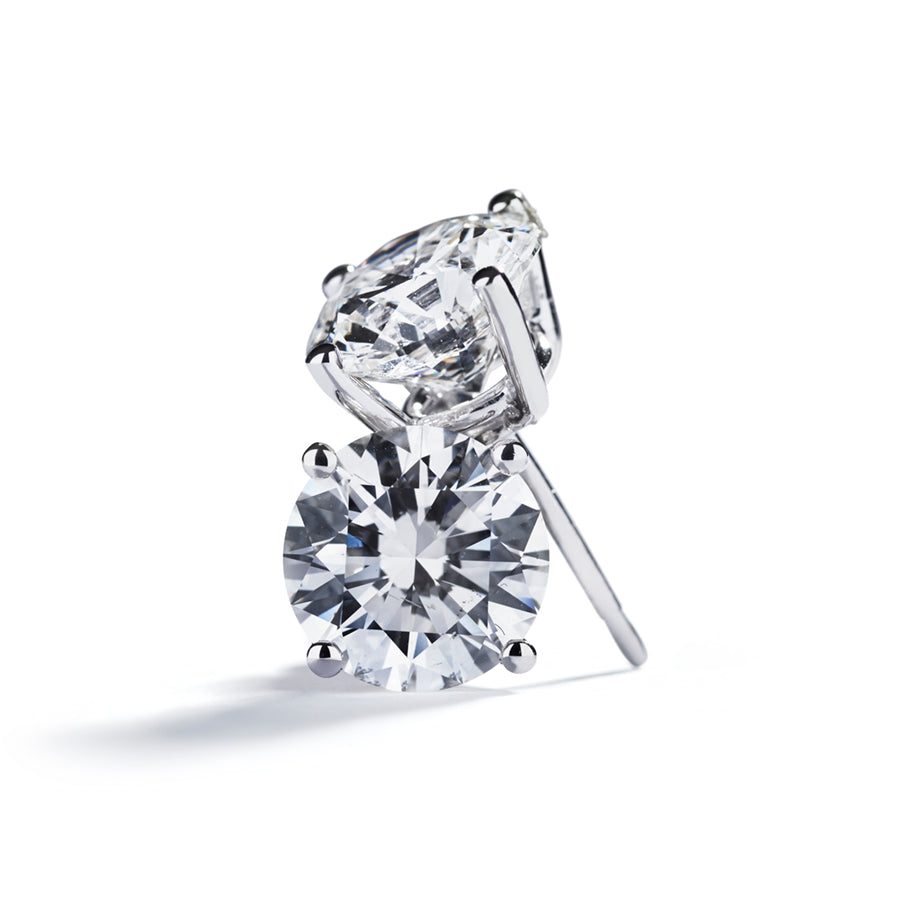 Solitaire ørestikker i 14 kt. hvidguld prydet
med 2 Top Wesselton(G)/VS2 brillanter, i alt 1,40 ct.

GIA certifikat medfølger.

Fås også i 14 kt. gulguld.