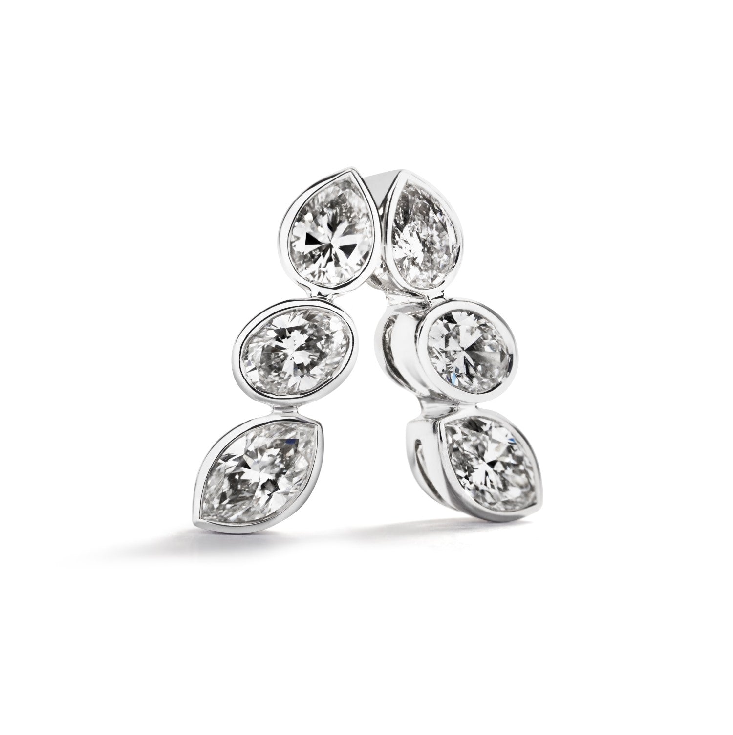 Ørestikker i 18 kt. hvidguld med i alt 0,96 ct. fancy cut diamanter