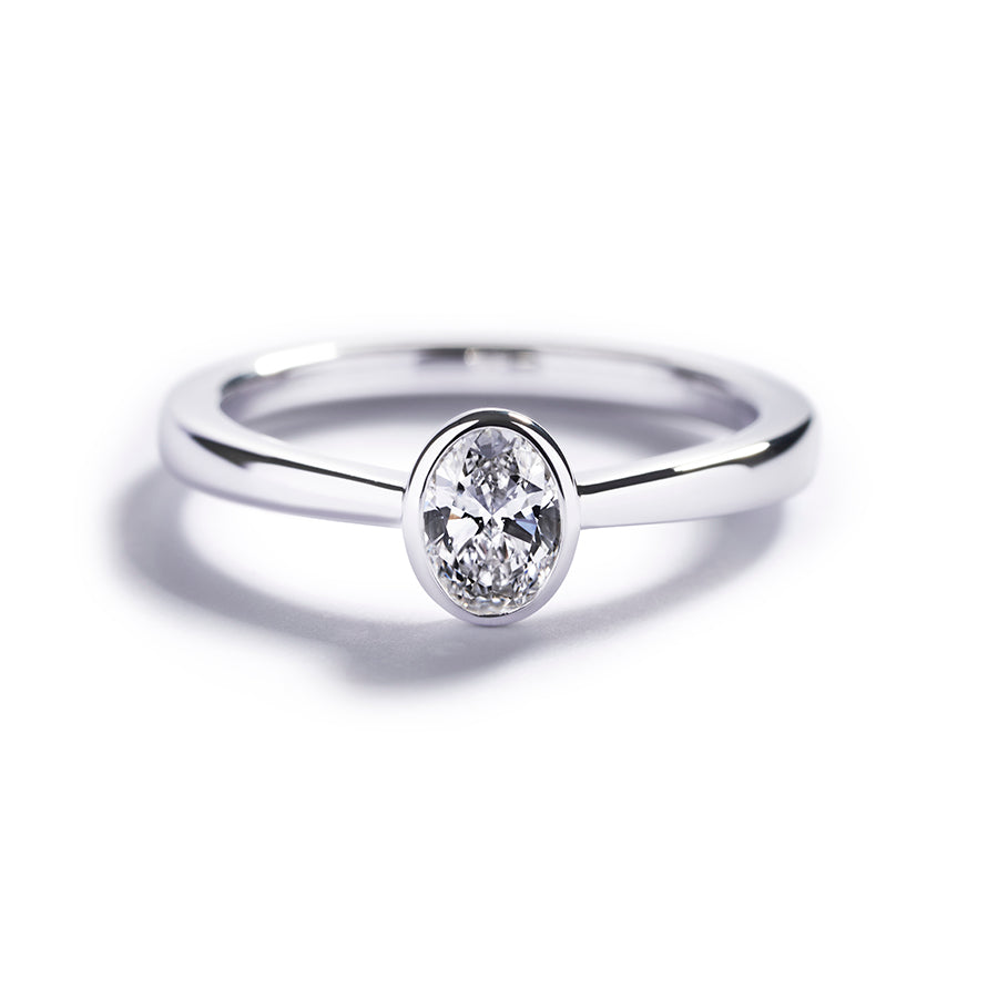 Fancy love solitairering med 0,53 ct. oval diamant
