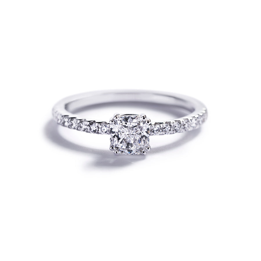 Fancy Love solitairering med 0,71 ct. cushion-cut diamant