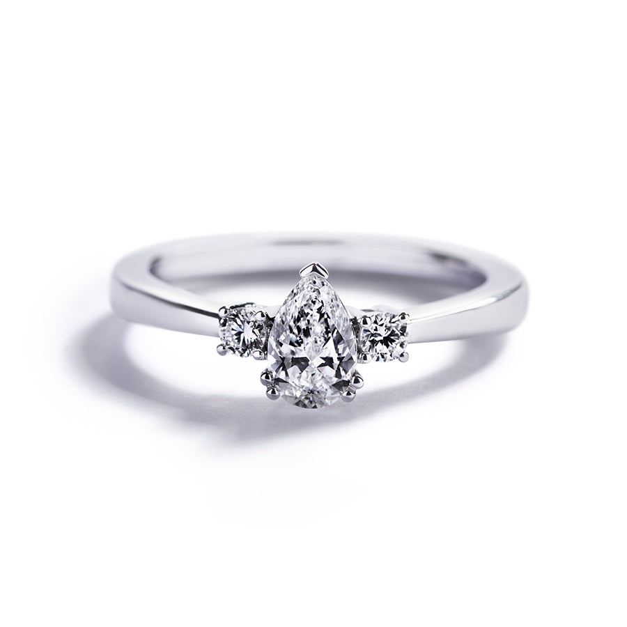 Fancy Love 3-stensring med 0,50 ct. dråbesleben diamant