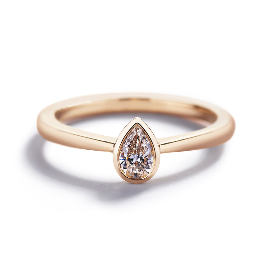 Fancy Love solitairering med 0,50 ct. dråbesleben diamant