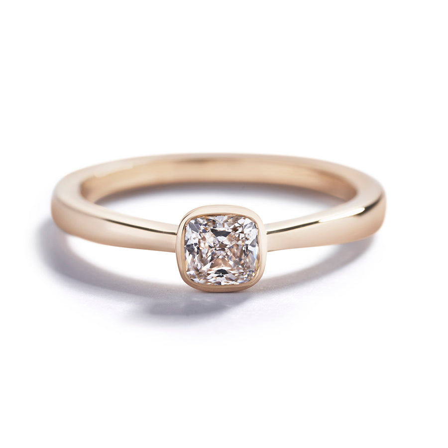 Fancy Love solitairering med 0,30 ct. cushion-cut diamant