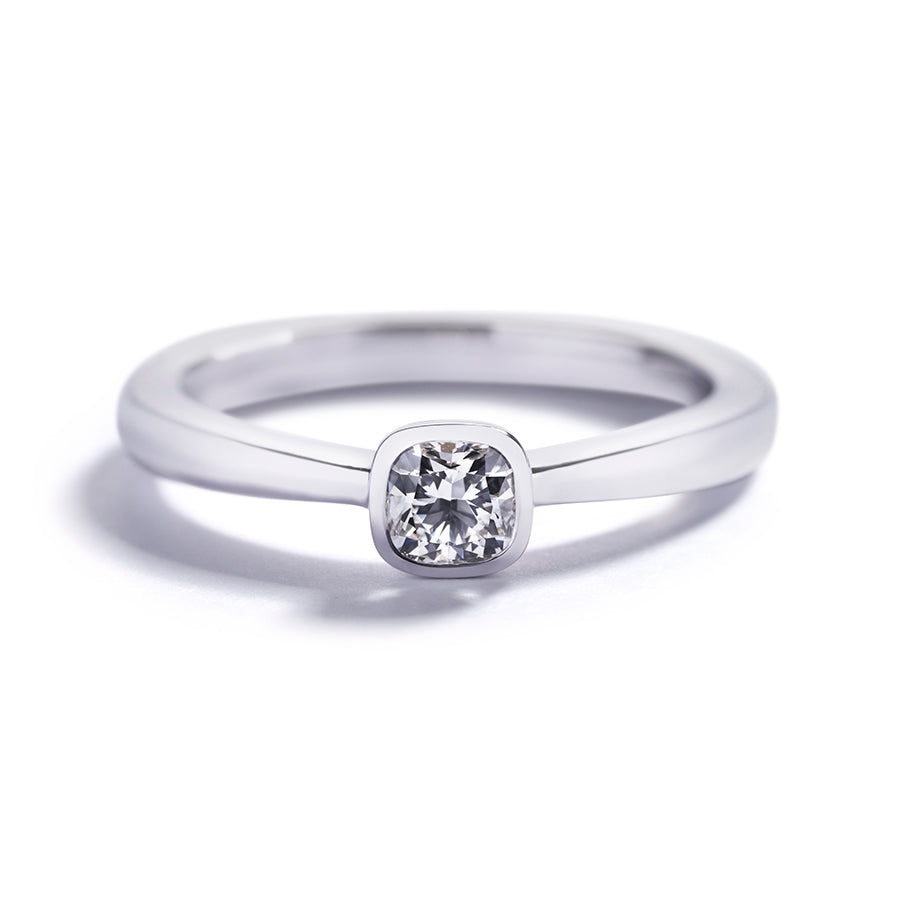 Fancy Love solitairering med 0,70 ct. cushion-cut diamant