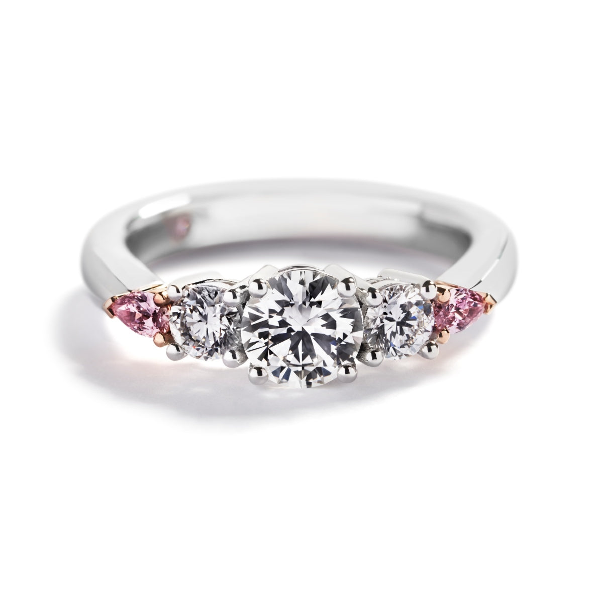 5-stens diamantring med 0,70 ct. brillant og Argyle Pink diamanter