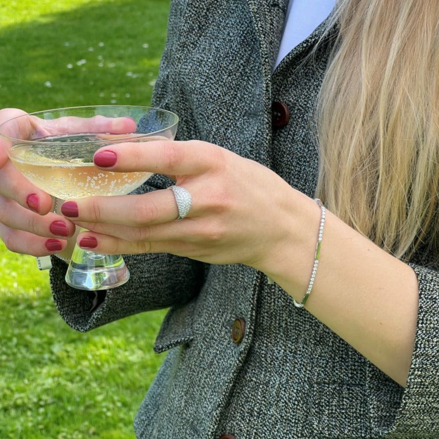 Tennisarmbånd i 18 kt. hvidguld med 1,31 ct. brillanter.