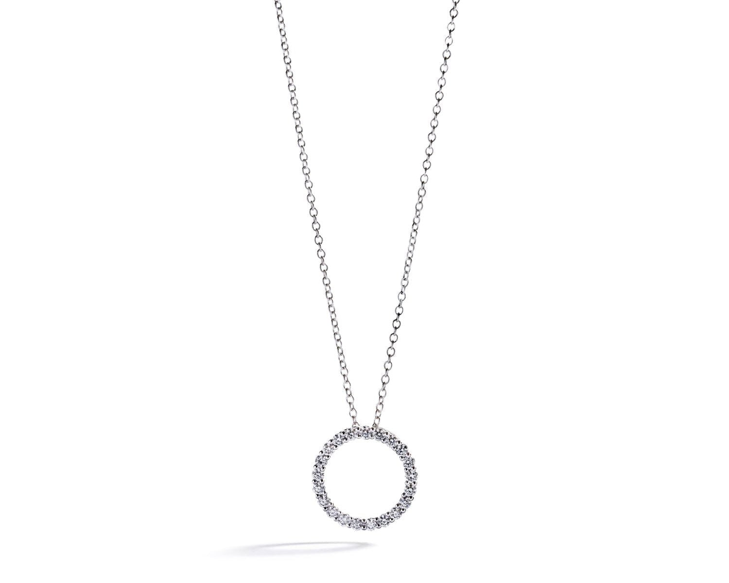 Cirkelvedhæng i 18 kt. hvidguld med 0,58 ct. brillanter