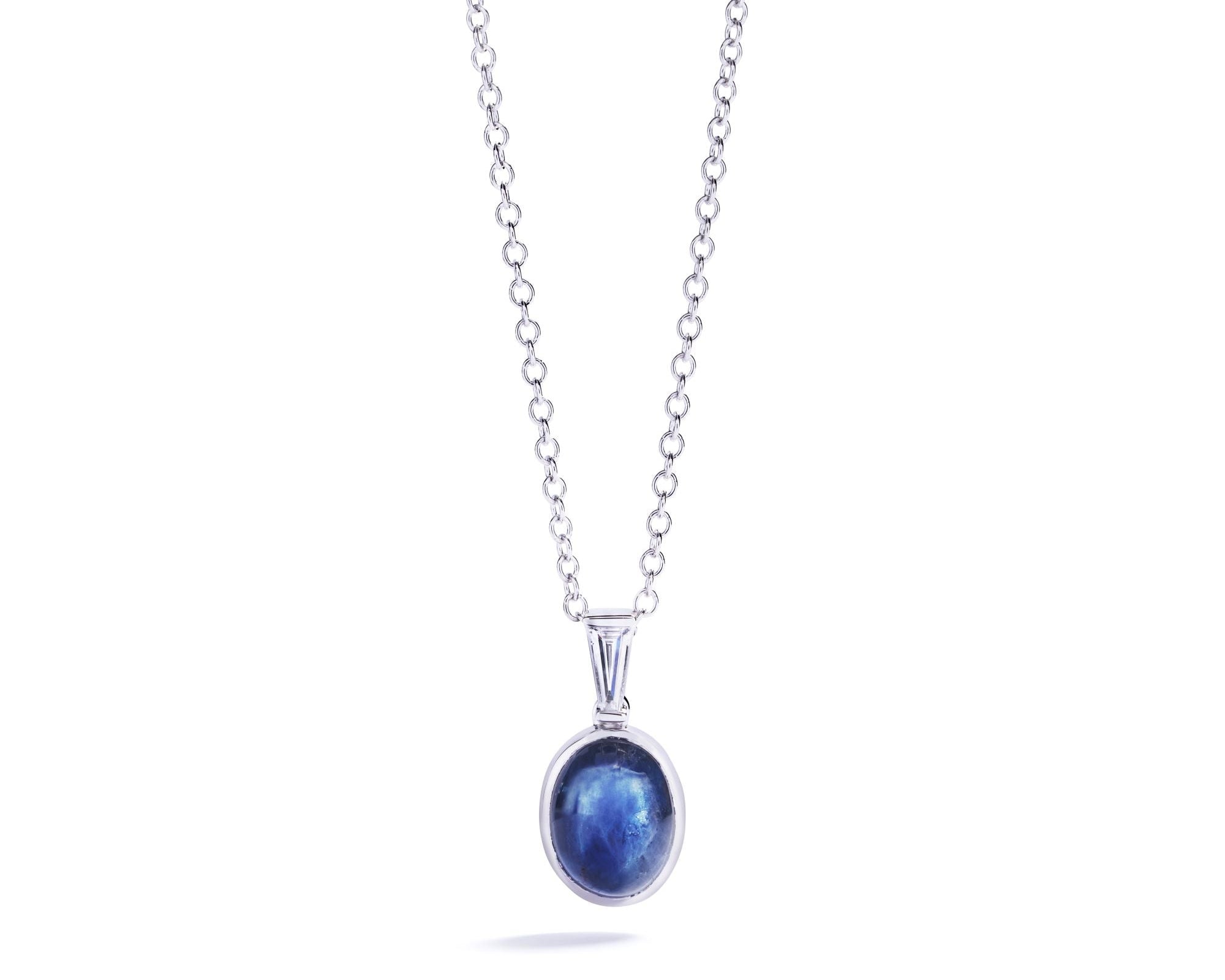 Halskæde med 3,20 ct. Oval Grønlandsk Safir og 0,09 diamant.