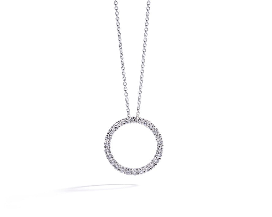 Cirkelvedhæng i 18 kt. hvidguld prydet med 26 brillanter  Top Wesselton/VVS-VS, i alt 1,63 ct.