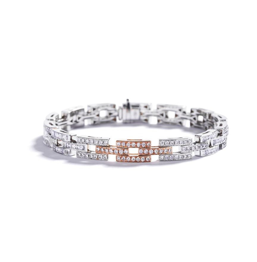 Diamant armbånd i 18 kt. hvidguld og rosaguld prydet med 28 Natural Fancy Pink/VS-SI brillanter, i alt 0,31 ct. samt 266 Top Wesselton/VVS-VS brillanter, i alt 3,07 ct.