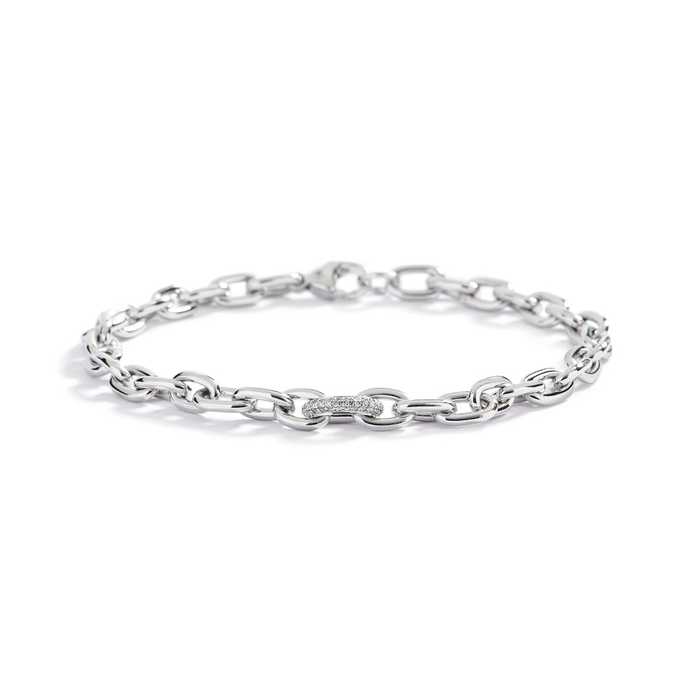 Armbånd i 18 kt. hvidguld prydet med 76 pavé-isatte Top Wesselton/VVS-VS brillanter, i alt 0,20 ct.                                                                         Findes også i 18 kt. gulguld samt i 18 kt. hvidguld med Argyle Pink brillanter. 