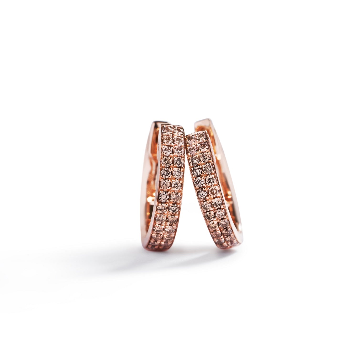 Creoler fra Hartmann's  i 18 kt. rosaguld med 52 champagnefarvede diamanter