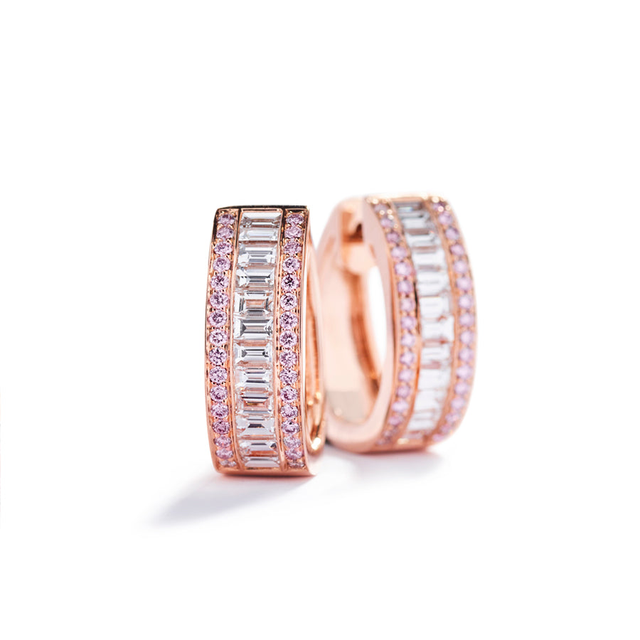 Diamantcreoler med i alt 0,42 ct. Argyle Pink diamanter og 1,12 ct. baguetteslebne diamanter
