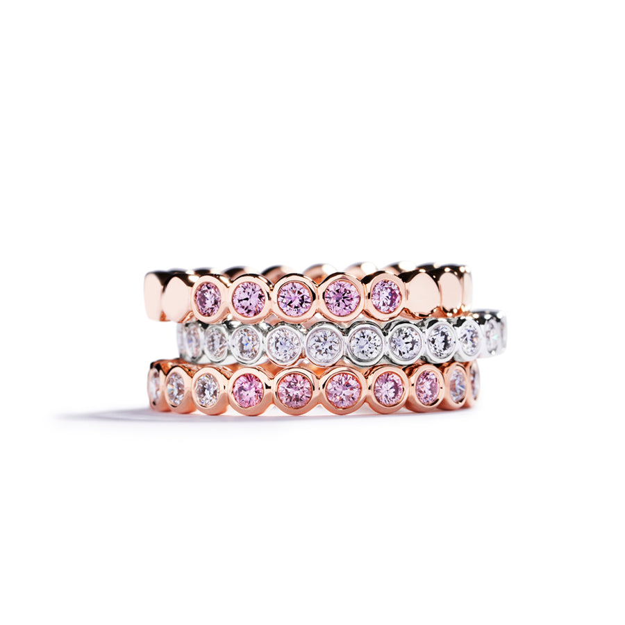 Alliancering med 5 Argyle Pink diamanter