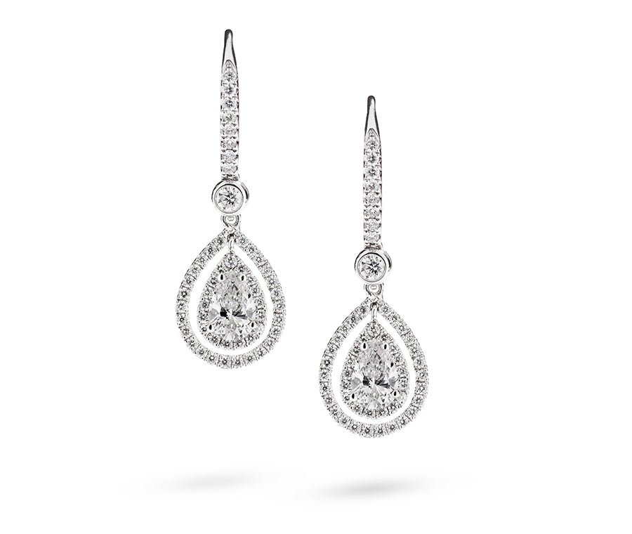 Diamant øreringe med 2 dråbeslebne diamanter
