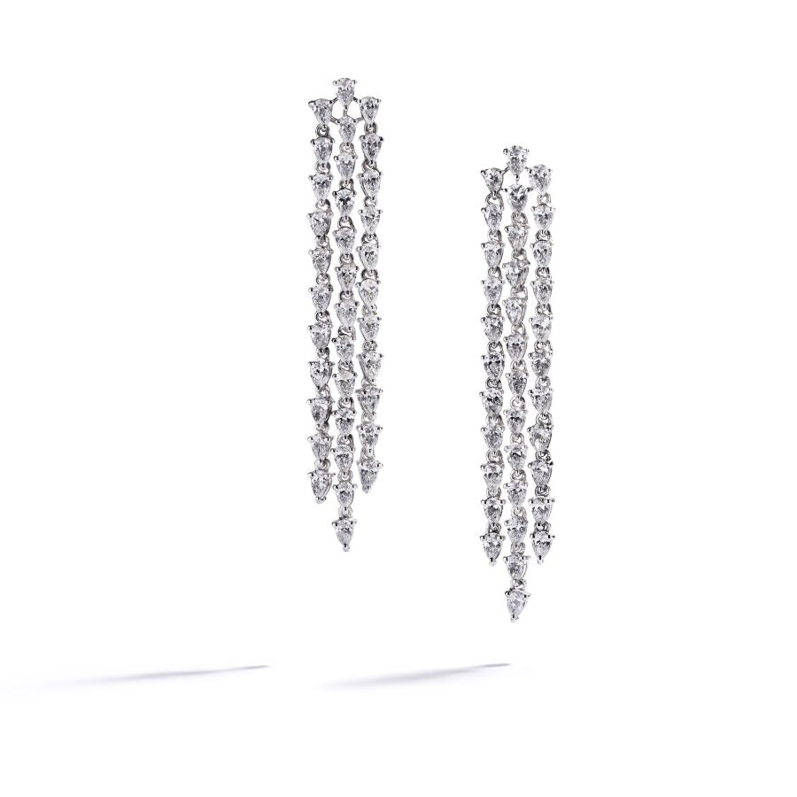 Chandeliers i 18 kt. hvidguld prydet med 70 dråbeslebne Top Wesselton(F-G)/VVS-VS diamanter, i alt 3,59 ct. 