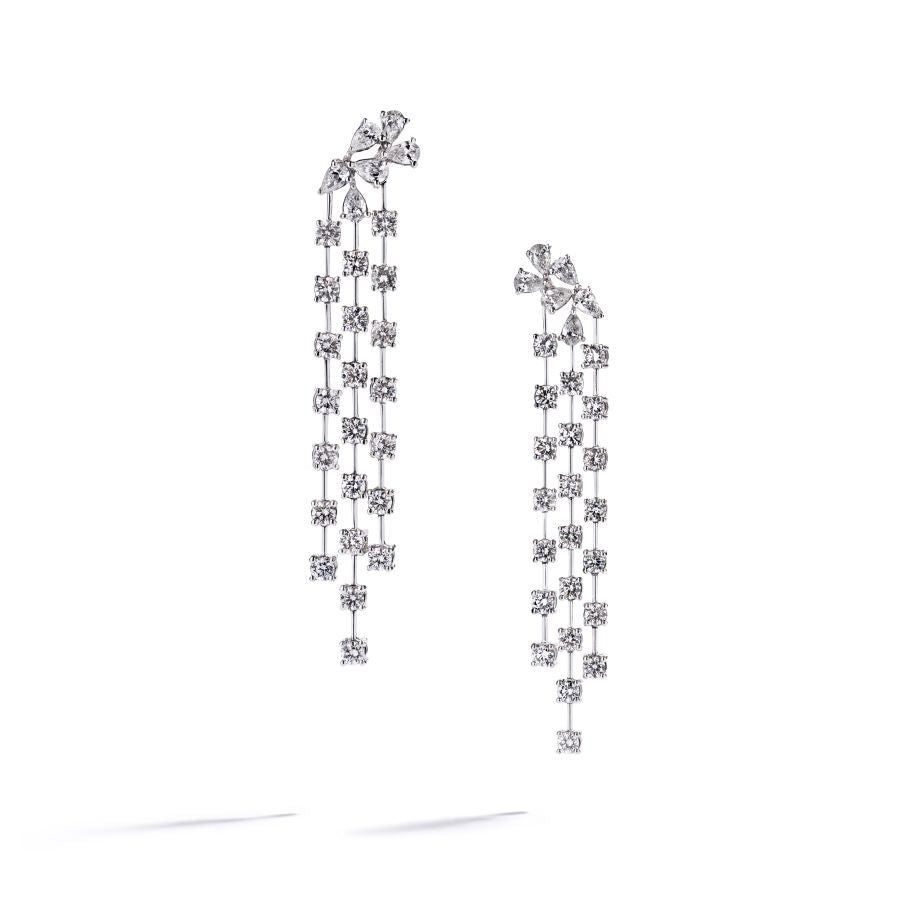 Chandeliers med i alt 0,94 ct. dråbeslebne diamanter og 2,76 ct, brillanter