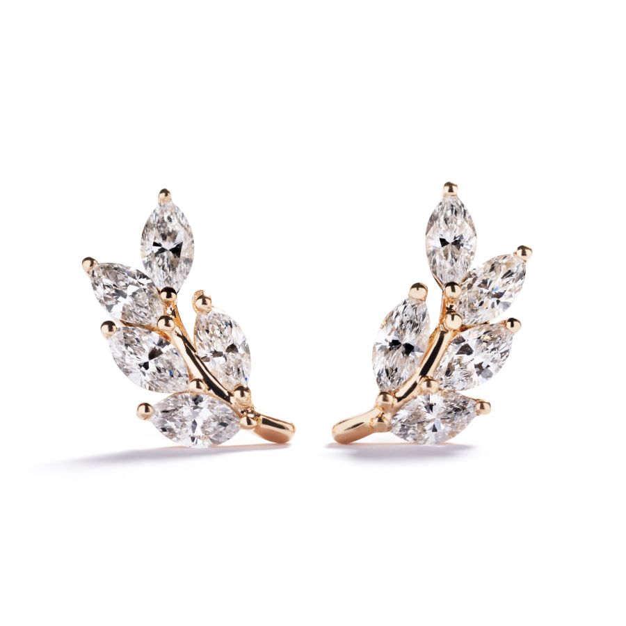 Ørestikker i 18 kt. gulguld prydet 10 dråbeslebne Top Wesselton/VVS-VS diamanter, i alt 1,05 ct.     Fås også i 18 kt. hvidguld.