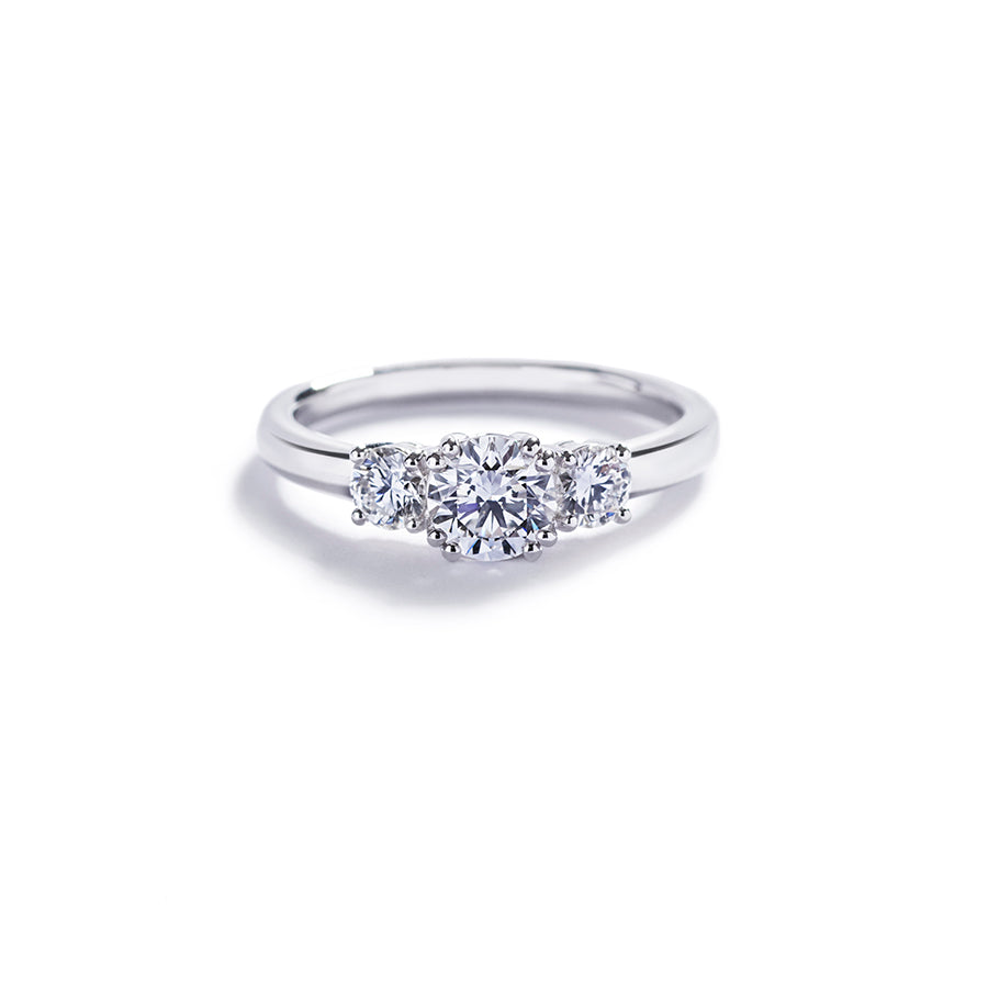 "Copenhagen Love" 3-stens ring i hvidguld med 0,70 ct. brillant