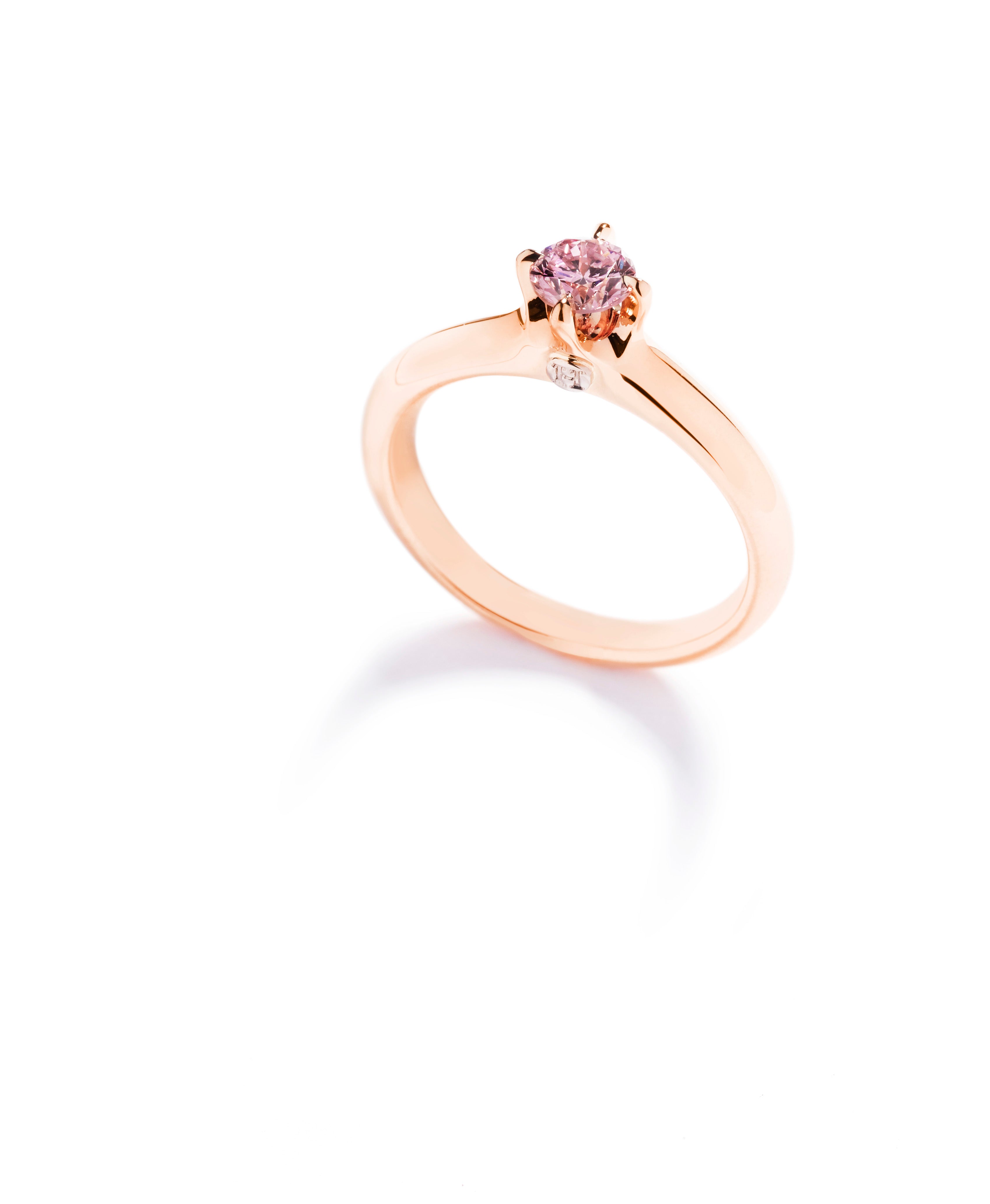 Prinssessering i 18 karat rosaguld med pink diamant