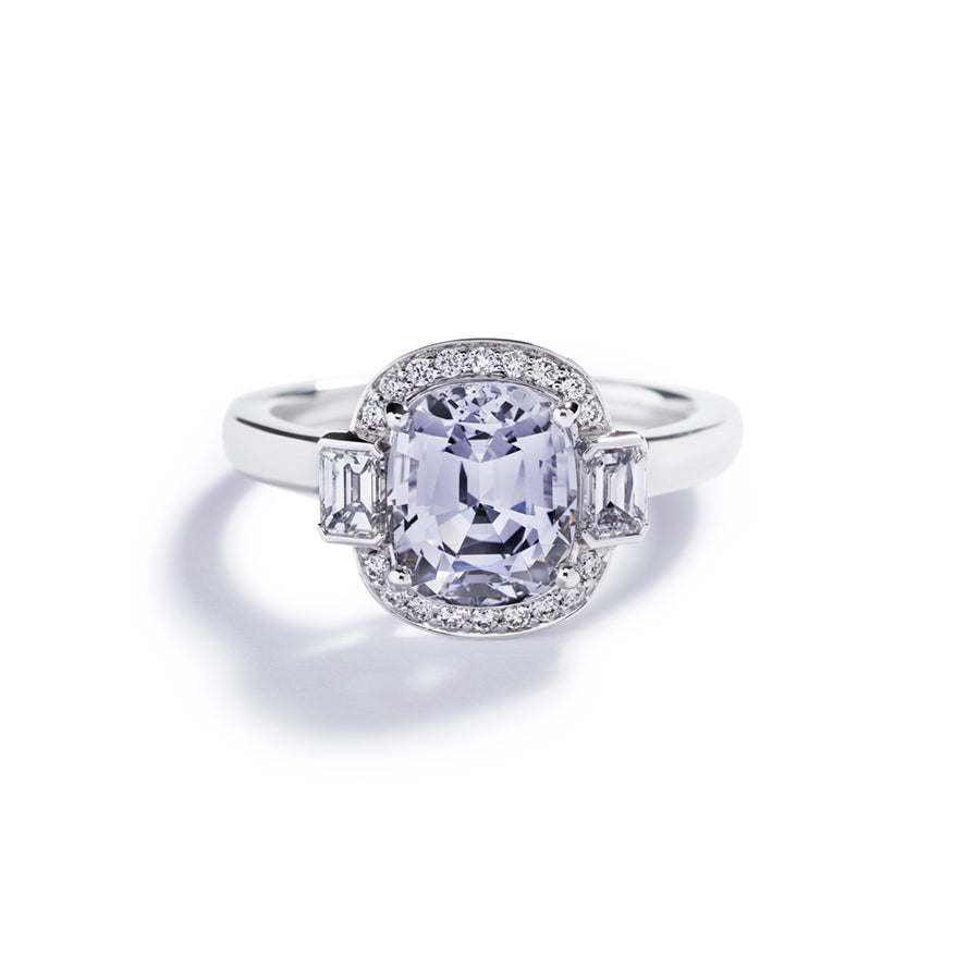 Rosetring med 3,15 ct. spinel, 0,49 ct. baguette diamanter samt 0,11 ct. brillanter