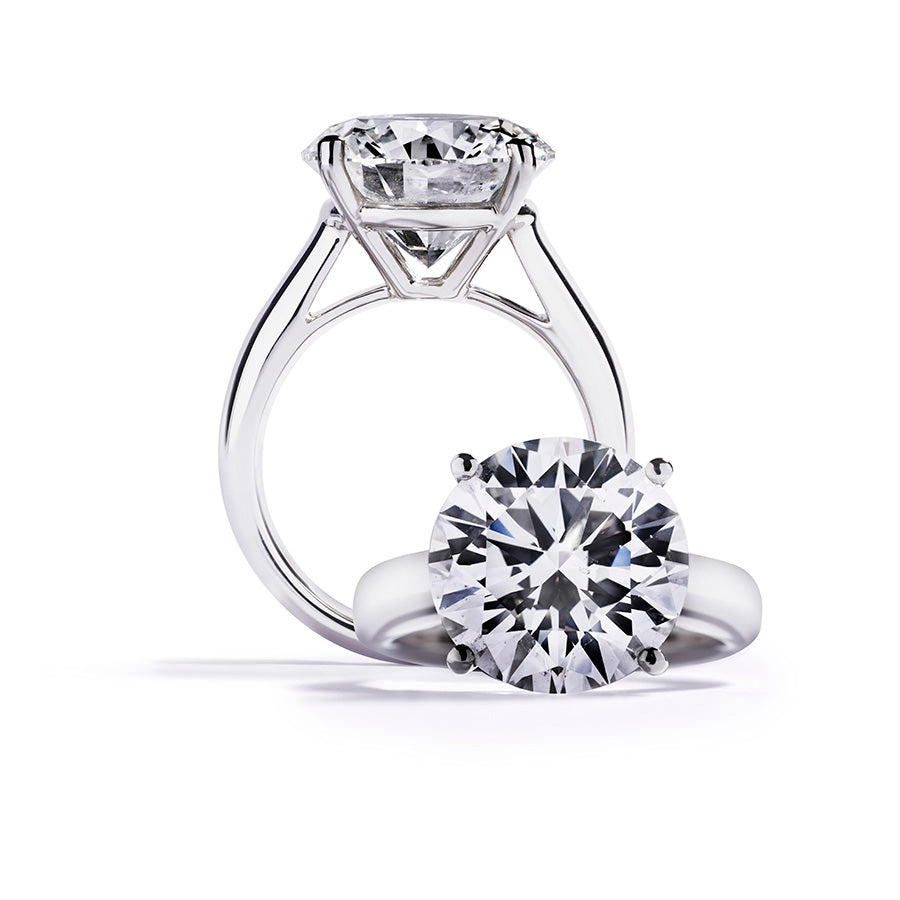 Solitairering i platin prydet med en 8,66 ct. River(E)/SI1 brillant.     GIA certifikat medfølger.