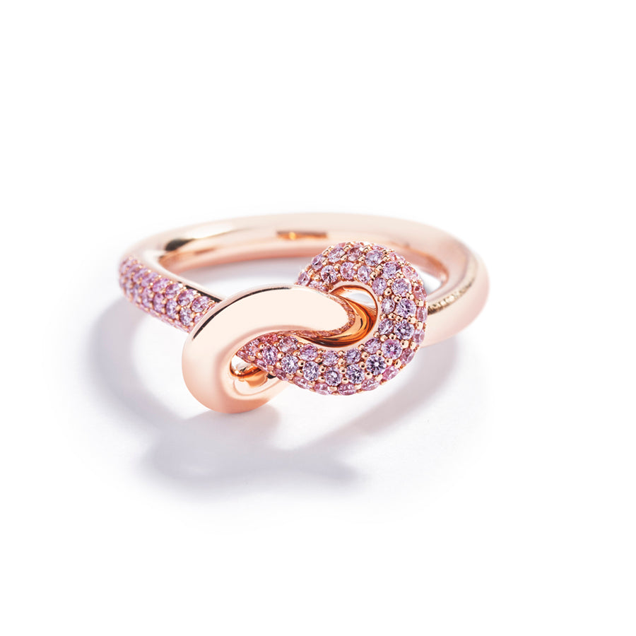 Snoet diamantring i 18 kt. rosaguld prydet med 94 Natural Fancy Intense Pink pavé-isatte brillanter, i alt 0,59 ct.